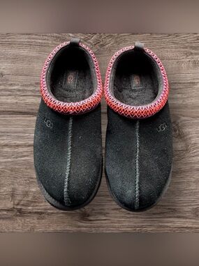 Girls Black and Pink Ugg Slide Ons Size 4